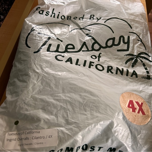 Tuesday of California 4X Ingrid Overalls Cilantro NWT - Picture 6 of 6